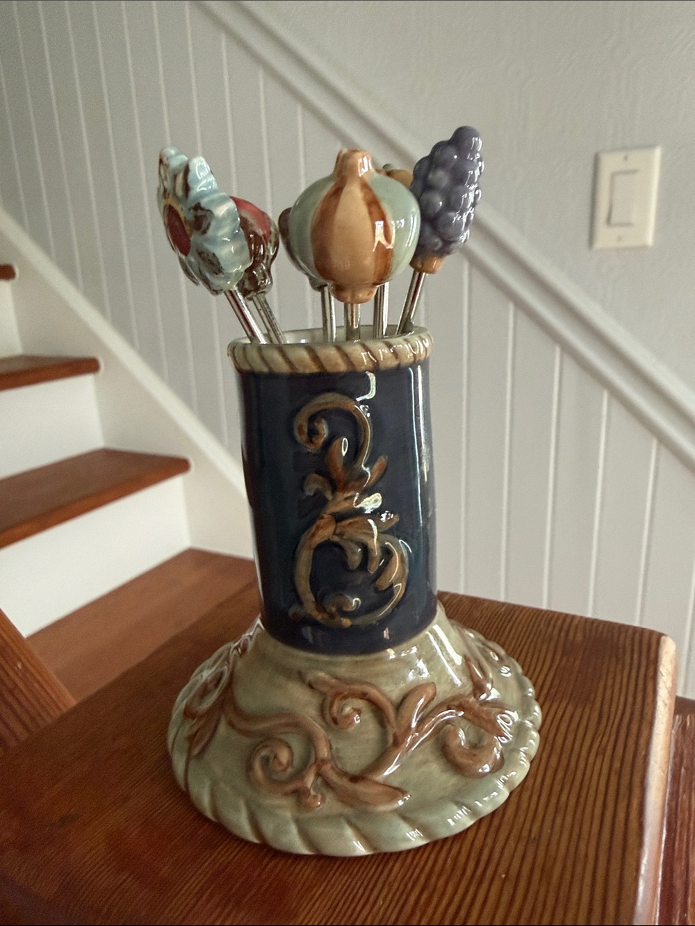 Majolica Ceramic Appetizer Pick-A total of 6